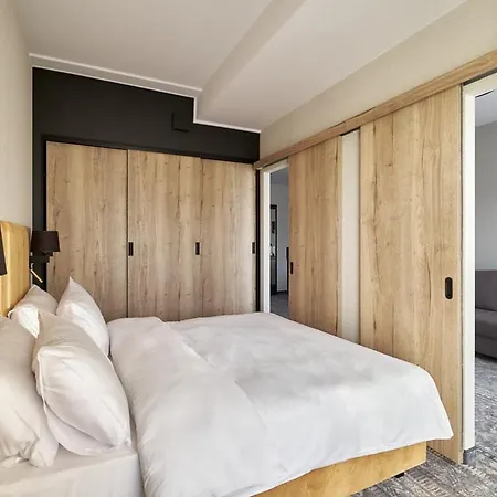 Zloty Horyzont Lux Glowny Budynek Z Basenem, Silownia, Grota Solna, Bawialnia I Restauracja Horyzont Smakow * 스클라르스카포렘바