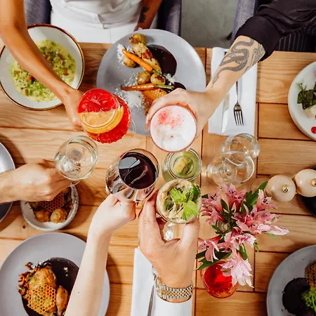 Zloty Horyzont Lux Glowny Budynek Z Basenem, Silownia, Grota Solna, Bawialnia I Restauracja Horyzont Smakow