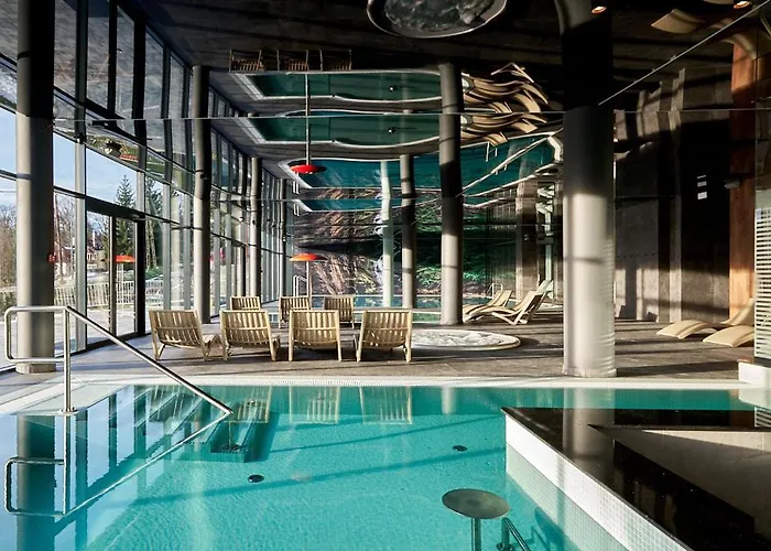 Zloty Horyzont Lux Glowny Budynek Z Basenem, Silownia, Grota Solna, Bawialnia I Restauracja Horyzont Smakow